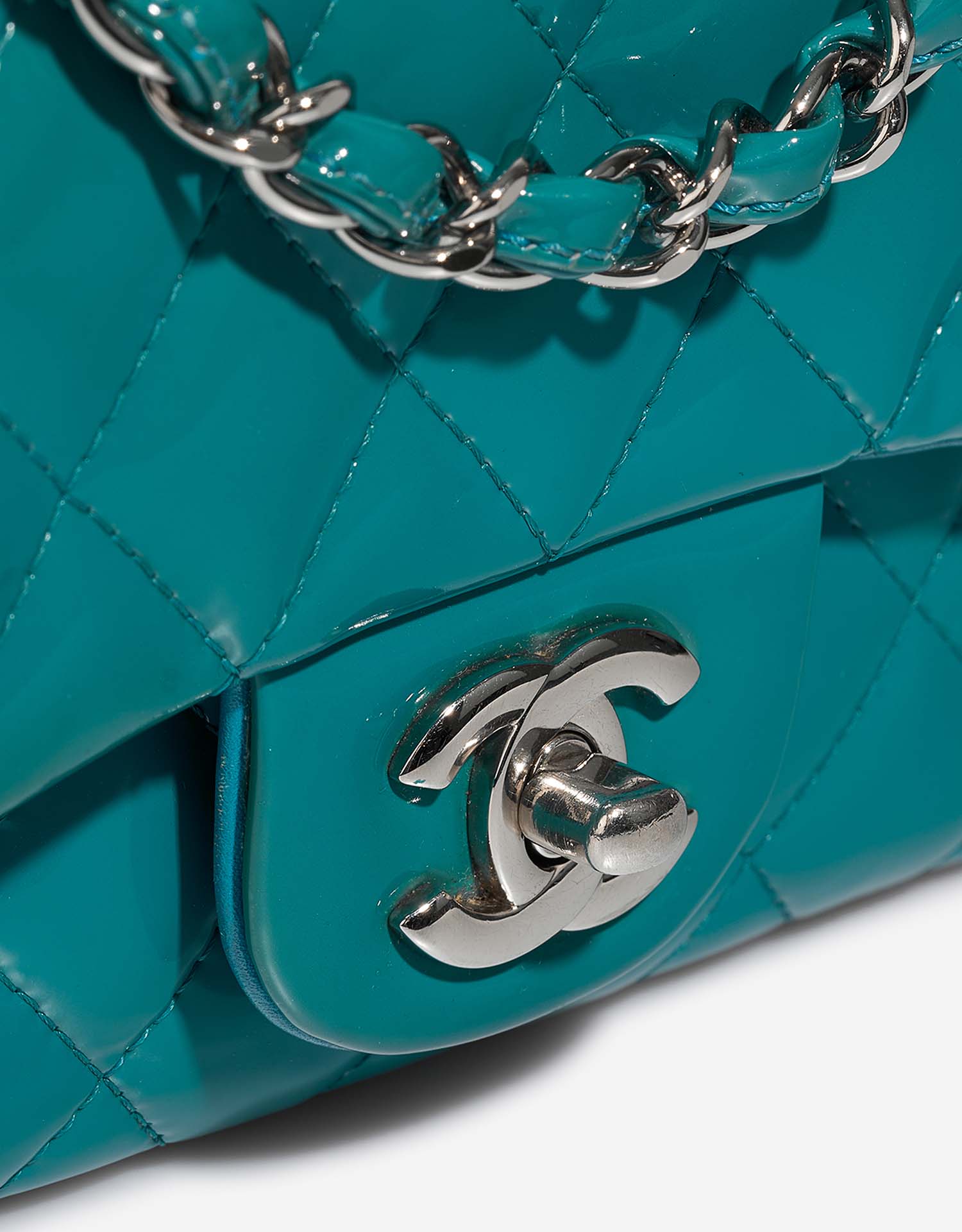 Chanel Timeless MiniSquare Turquoise Closing System  | Sell your designer bag on Saclab.com