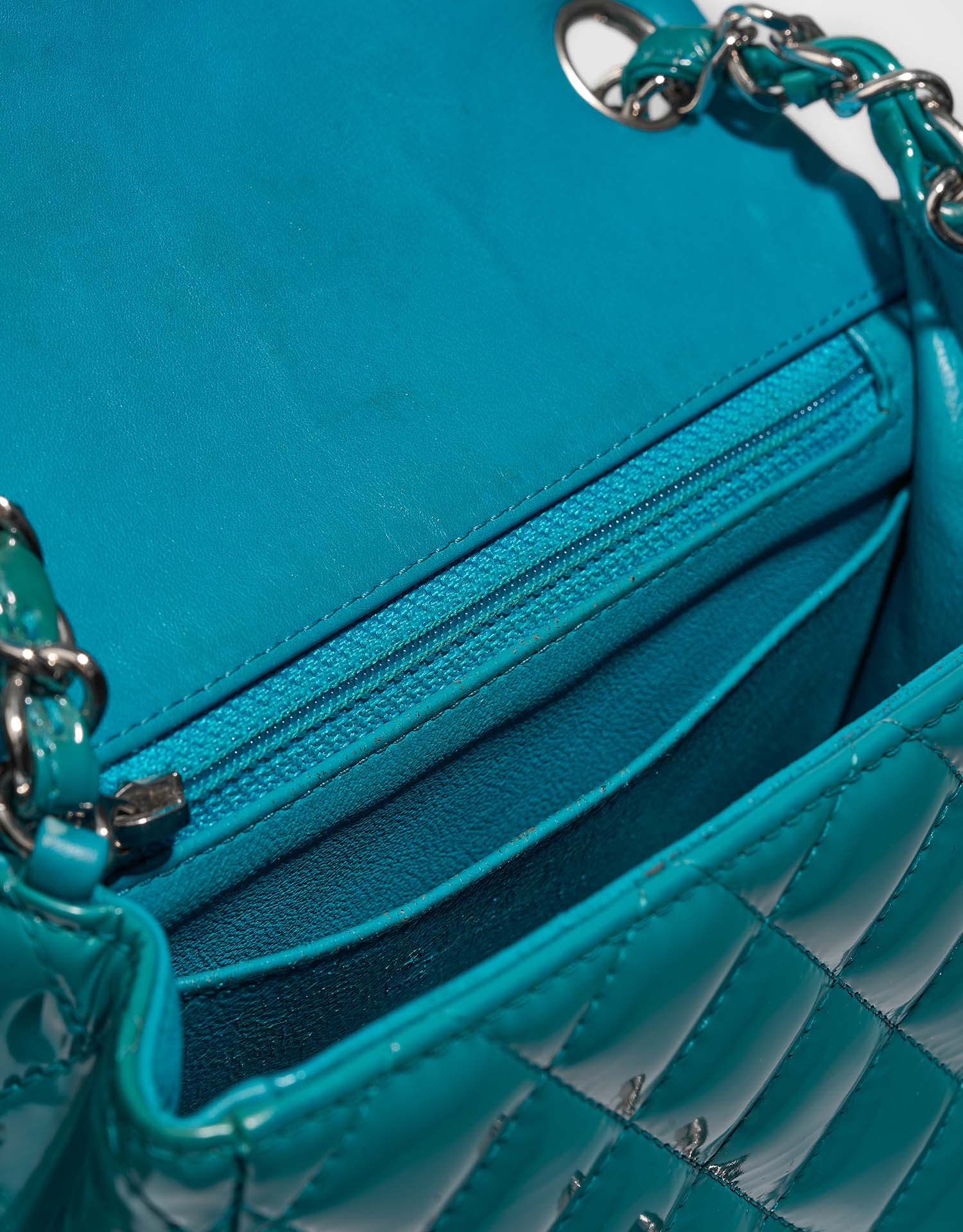 Chanel Timeless MiniSquare Turquoise signs of wear | Sell your designer bag on Saclab.com