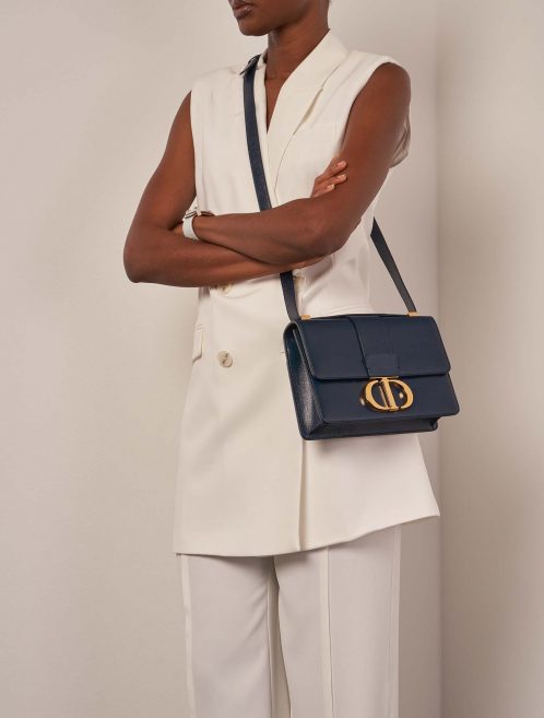 Dior 30Montaigne NavyBlue Tailles Porté | Vendez votre sac de créateur sur Saclab.com