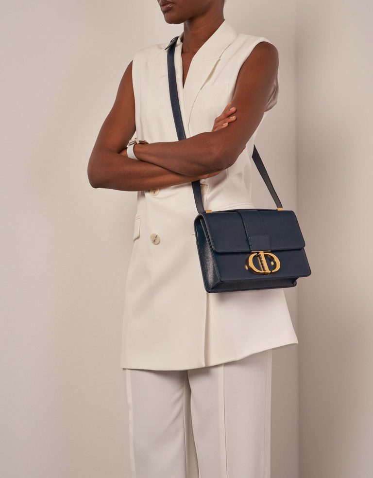 Dior 30Montaigne NavyBlue Front | Vendez votre sac de créateur sur Saclab.com