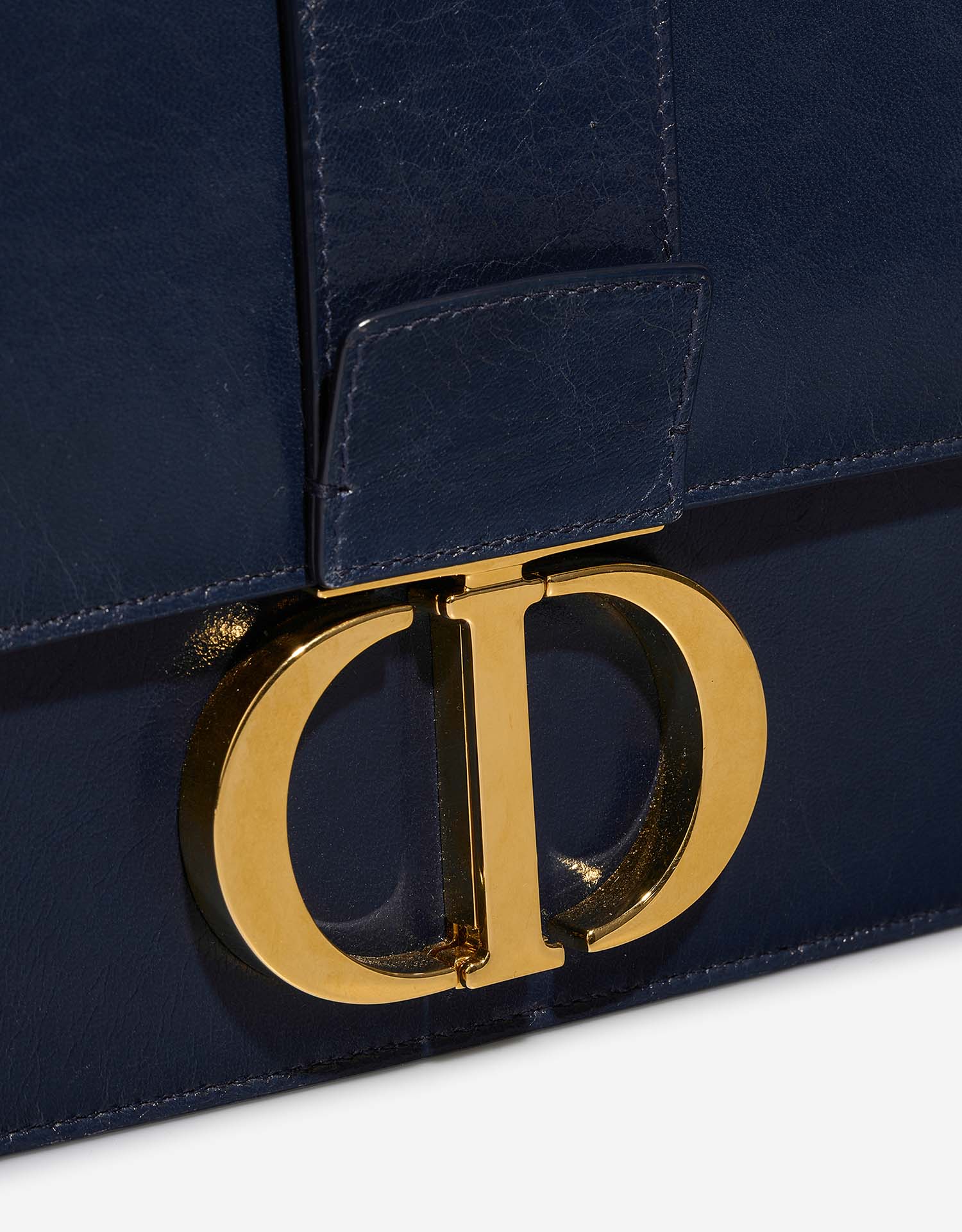 Dior 30Montaigne NavyBlue Closing System  | Sell your designer bag on Saclab.com