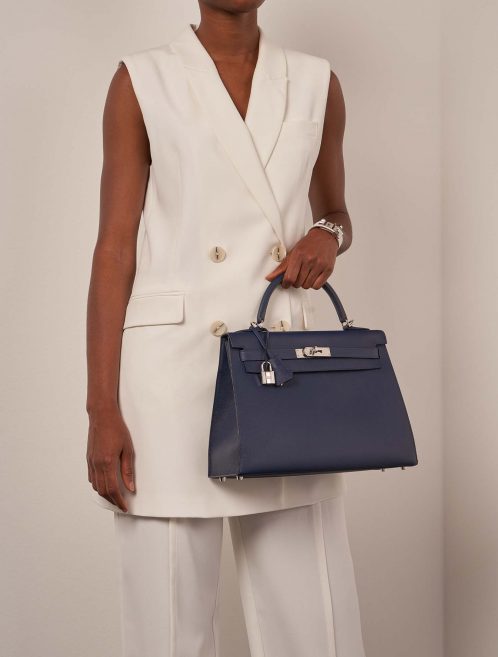 Hermès Kelly 32 BleuSaphir Sizes Worn | Sell your designer bag on Saclab.com