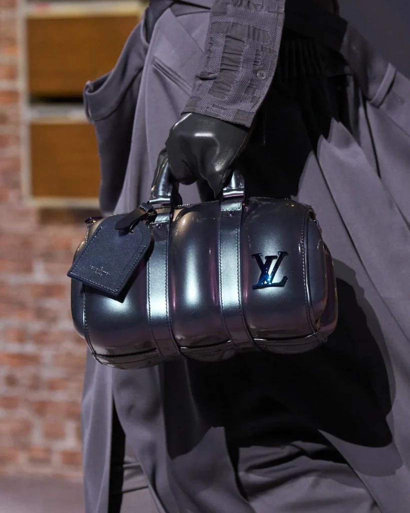 LV This Year's Popular Round Barrel Bags For Autumn And Winter