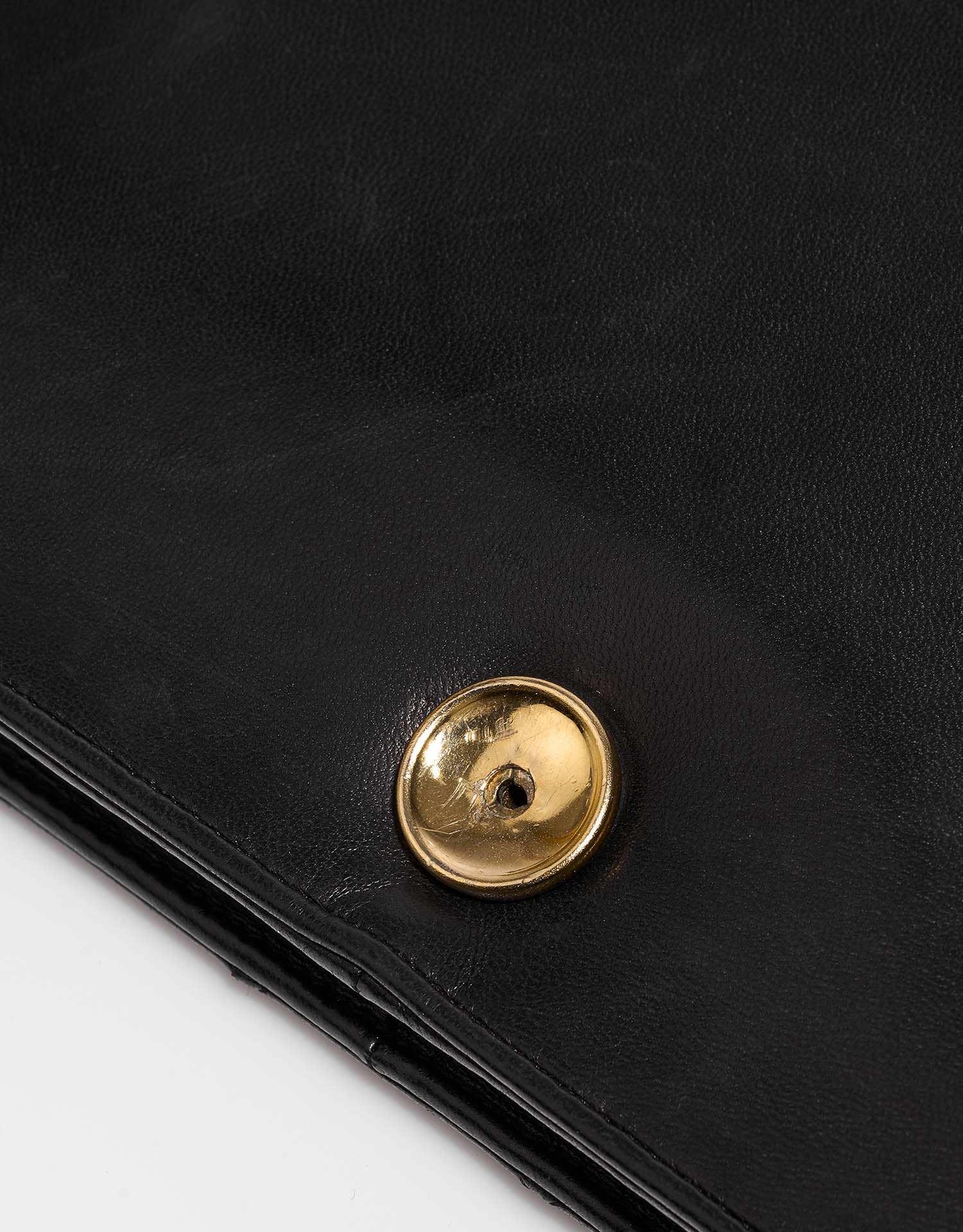Chanel Timeless Medium Schwarz Gebrauchsspuren 3 | Verkaufen Sie Ihre Designer-Tasche auf Saclab.com
