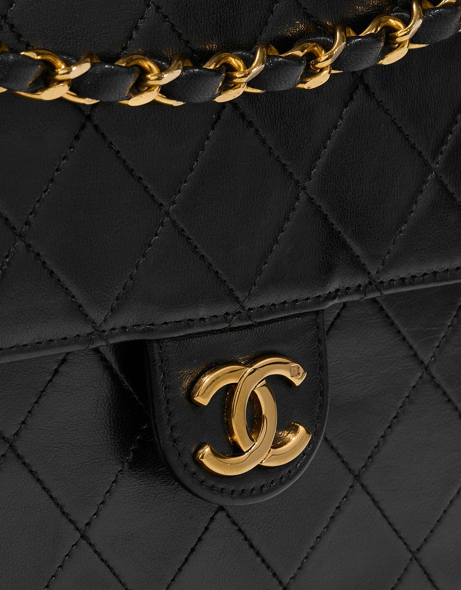 Chanel Timeless Medium Noir Système de fermeture | Vendez votre sac de créateur sur Saclab.com