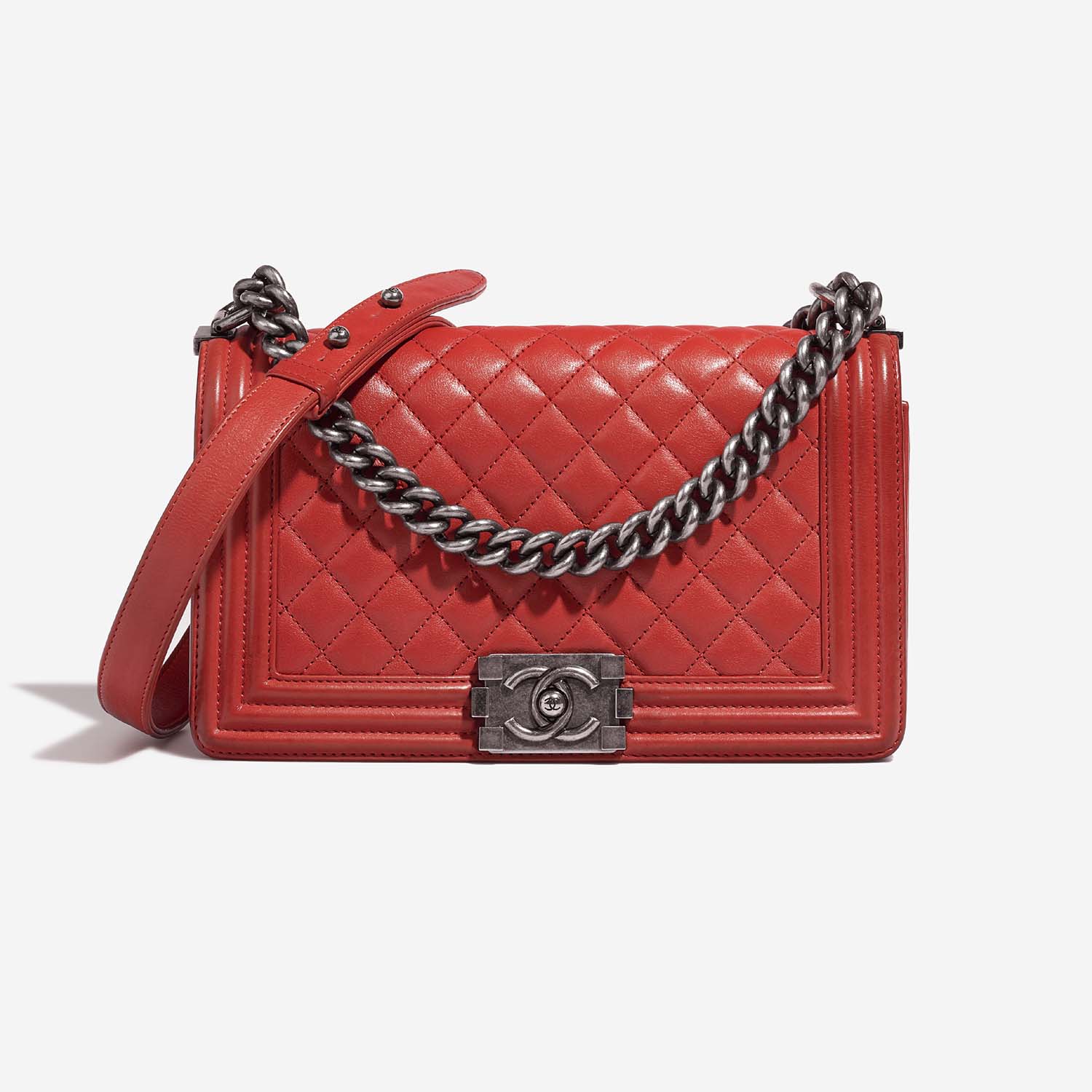 Chanel Boy OldMedium Red 2F S | Sell your designer bag on Saclab.com