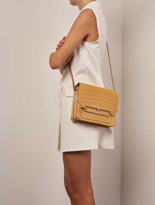 Hermès Roulis 23 Naturel Sizes Worn | Sell your designer bag on Saclab.com