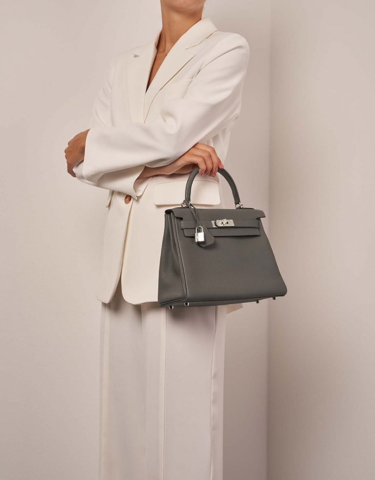 Hermès Kelly 28 GrisEtain Front  | Sell your designer bag on Saclab.com
