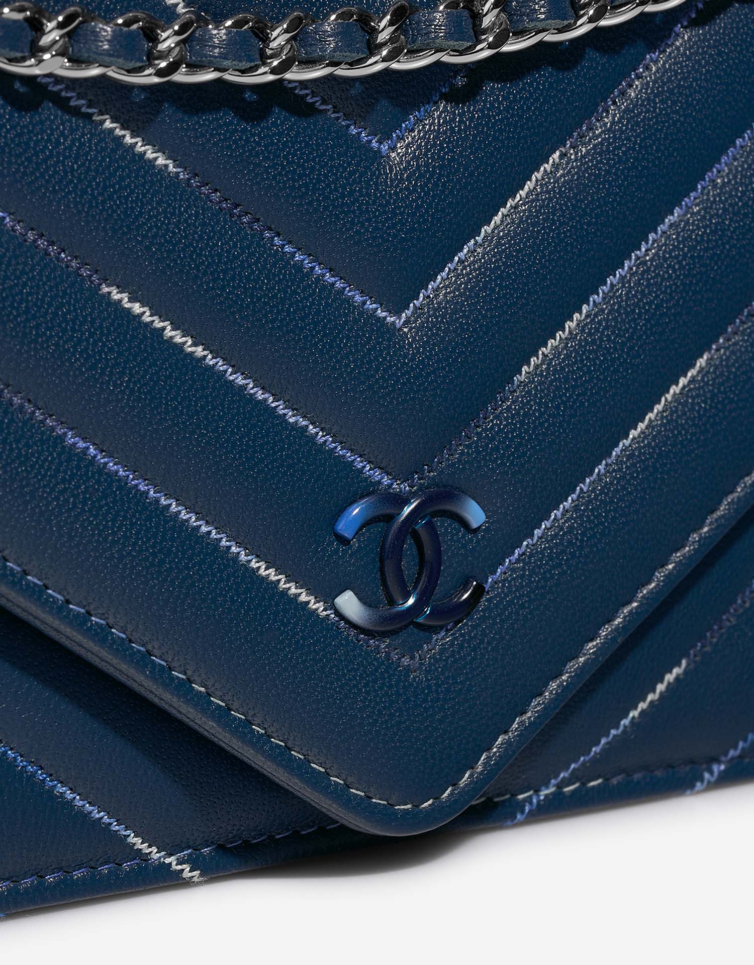 Chanel WalletOnChain Blue Closing System | Verkaufen Sie Ihre Designer-Tasche auf Saclab.com