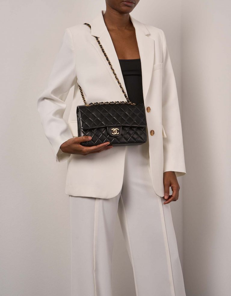 Chanel Classique Medium Black Front | Vendez votre sac de créateur sur Saclab.com