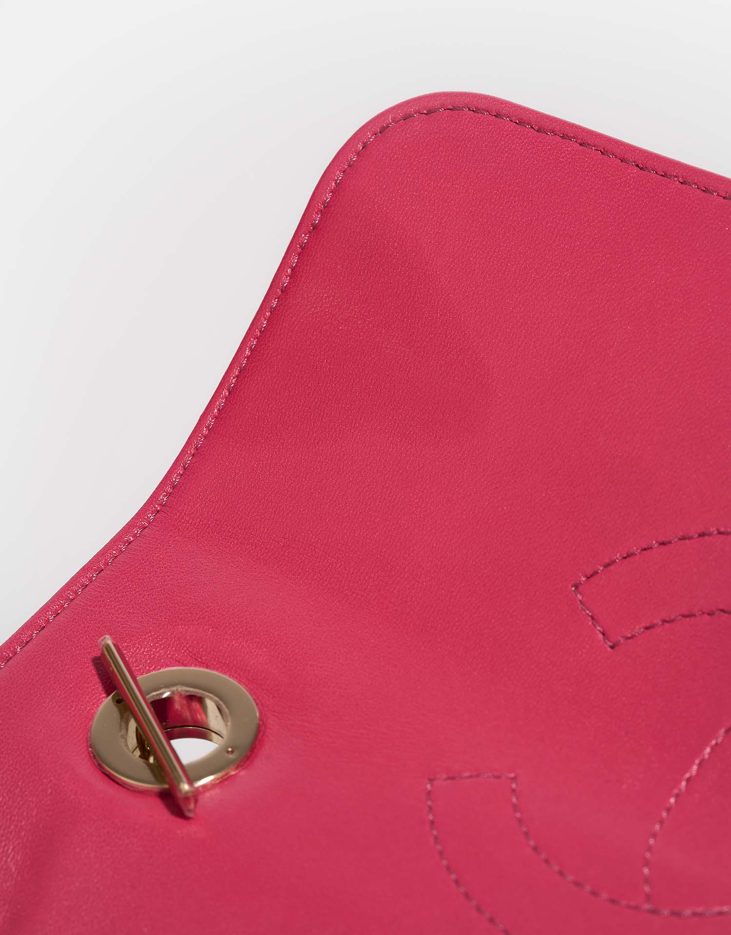 Chanel TrendyCC Medium Pink signs of wear| Sell your designer bag on Saclab.com