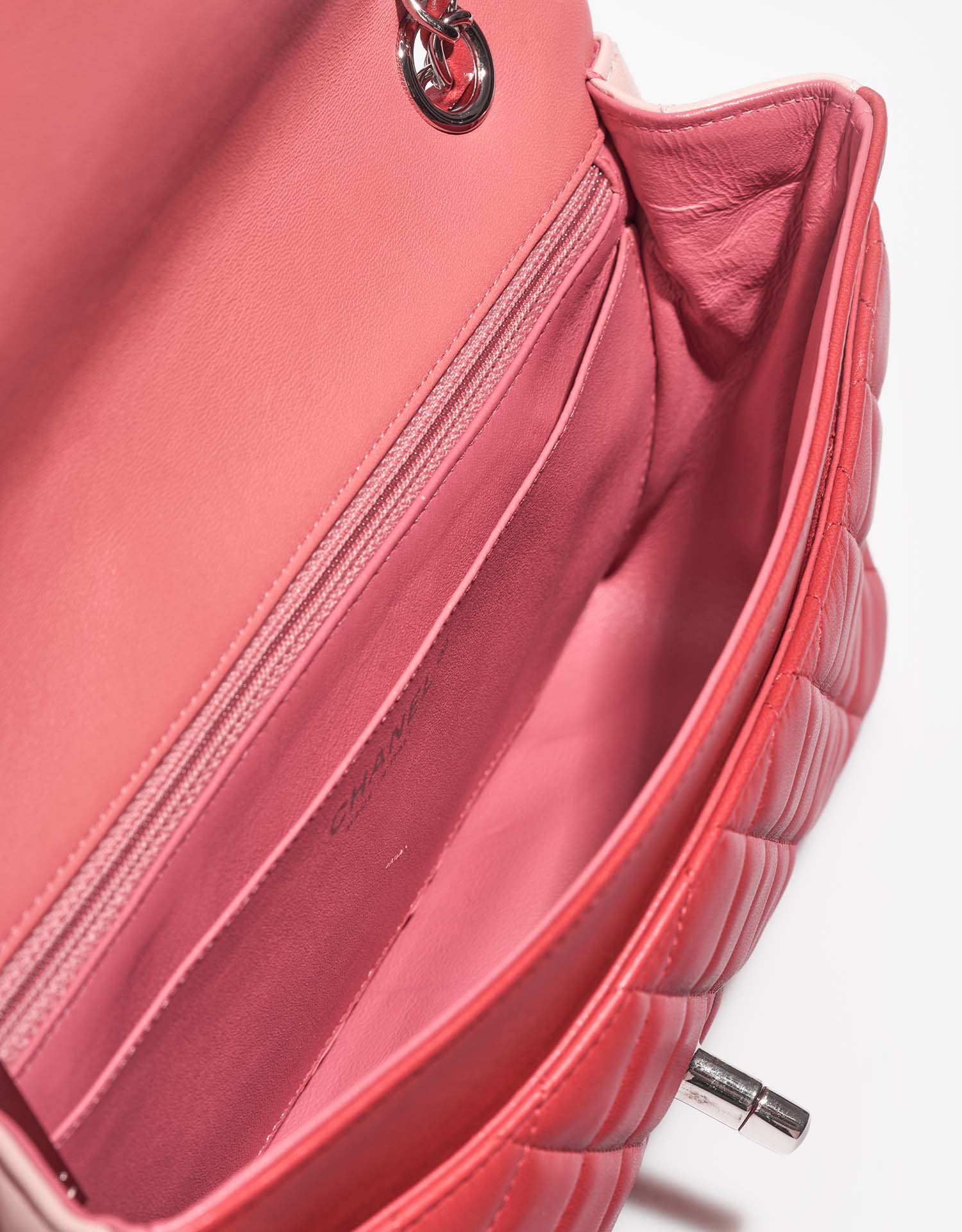 Chanel Timeless Medium Pink Inside  | Sell your designer bag on Saclab.com