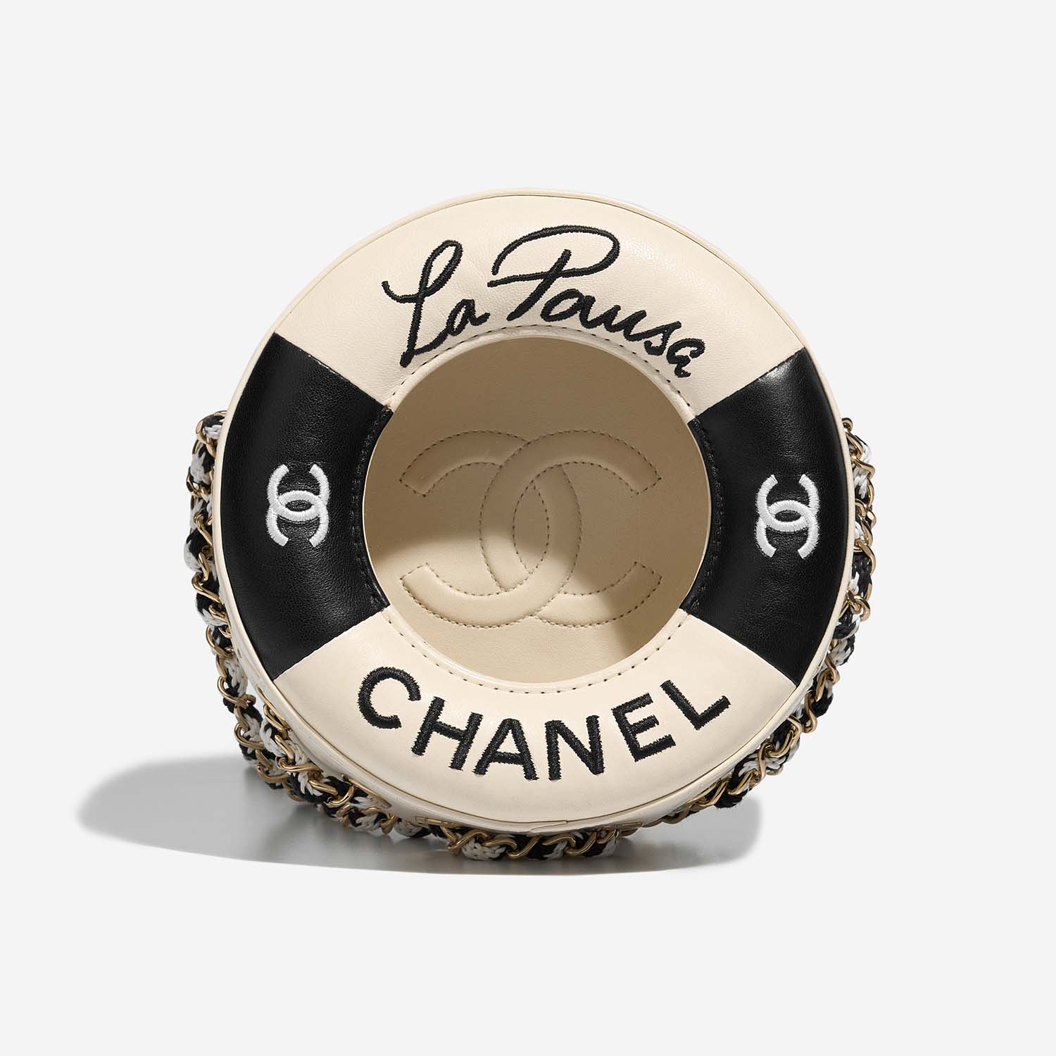 Chanel Cruise19LaPausaLifeSaverRound Schwarz-Weiß 2F S | Verkaufen Sie Ihre Designer-Tasche auf Saclab.com