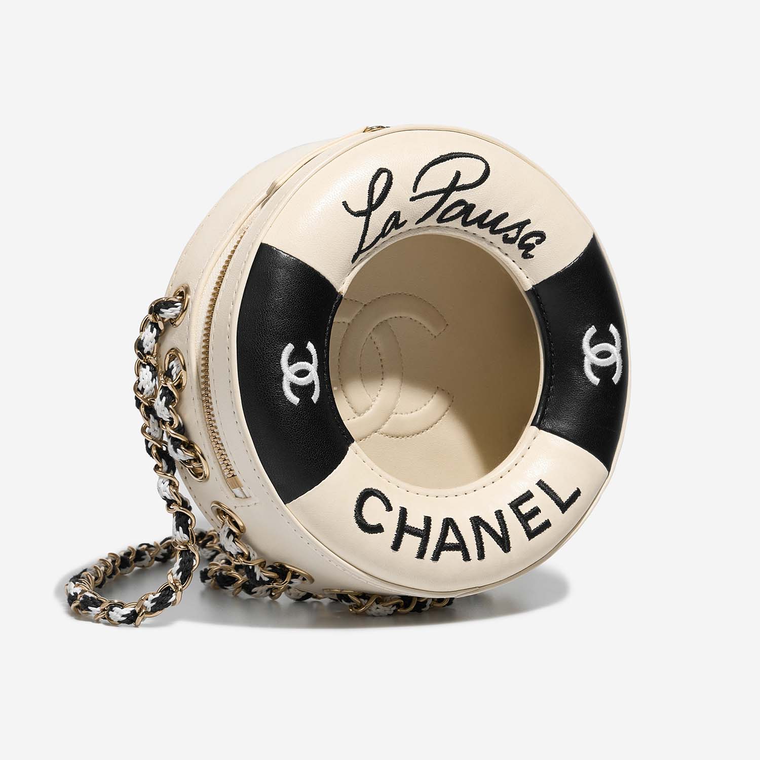 Chanel Cruise19LaPausaLifeSaverRound Schwarz-Weiß 6SF S | Verkaufen Sie Ihre Designer-Tasche auf Saclab.com