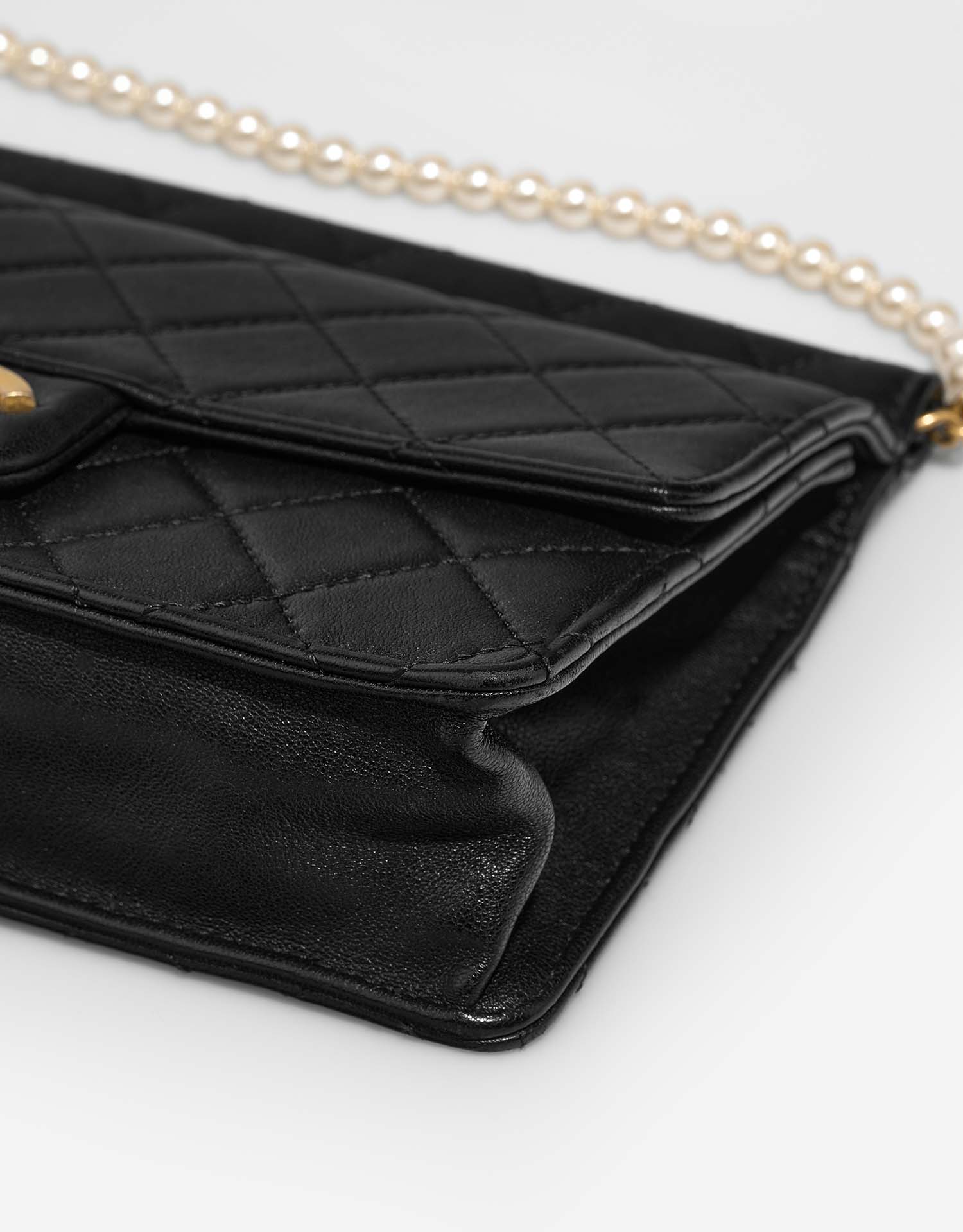 Classic mini pouch - Lambskin, black — Fashion