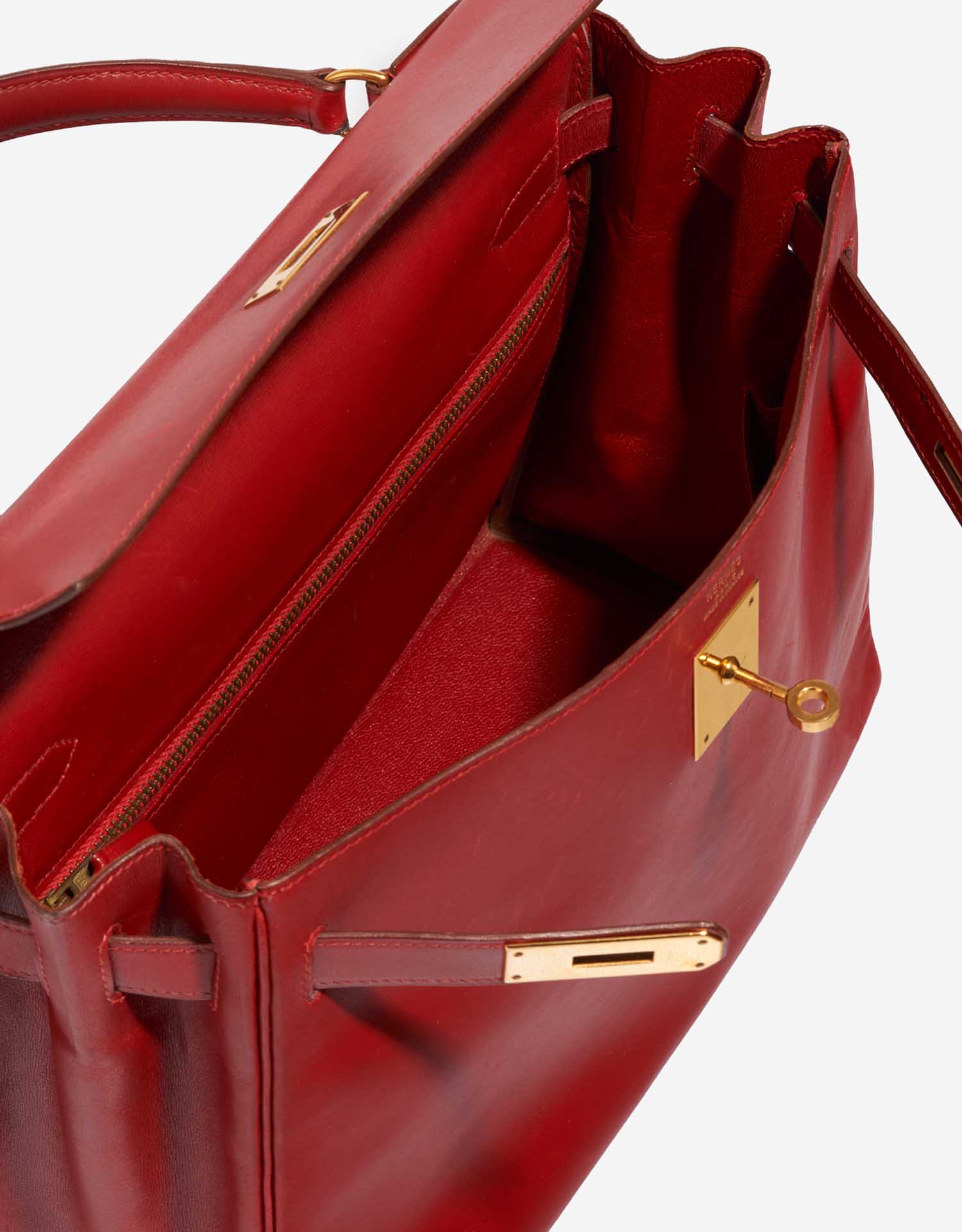 Hermès Kelly 32 RougeCasaque Inside  | Sell your designer bag on Saclab.com