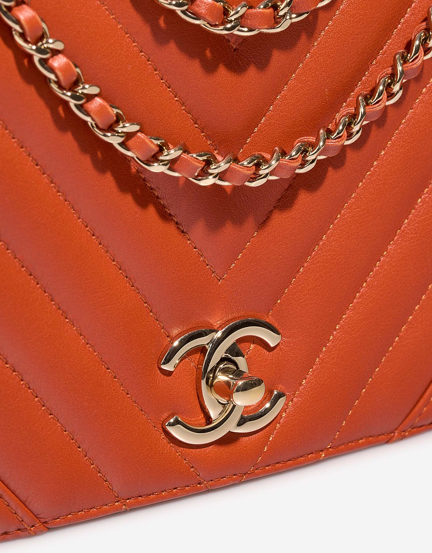 Chanel Timeless Medium Orange Closing System  | Sell your designer bag on Saclab.com