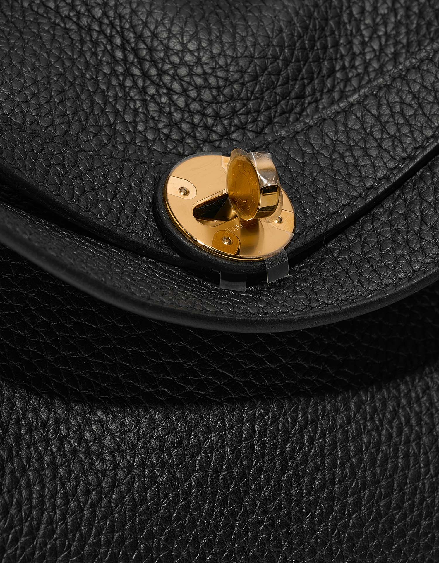 Hermès Lindy 30 Black Closing System  | Sell your designer bag on Saclab.com