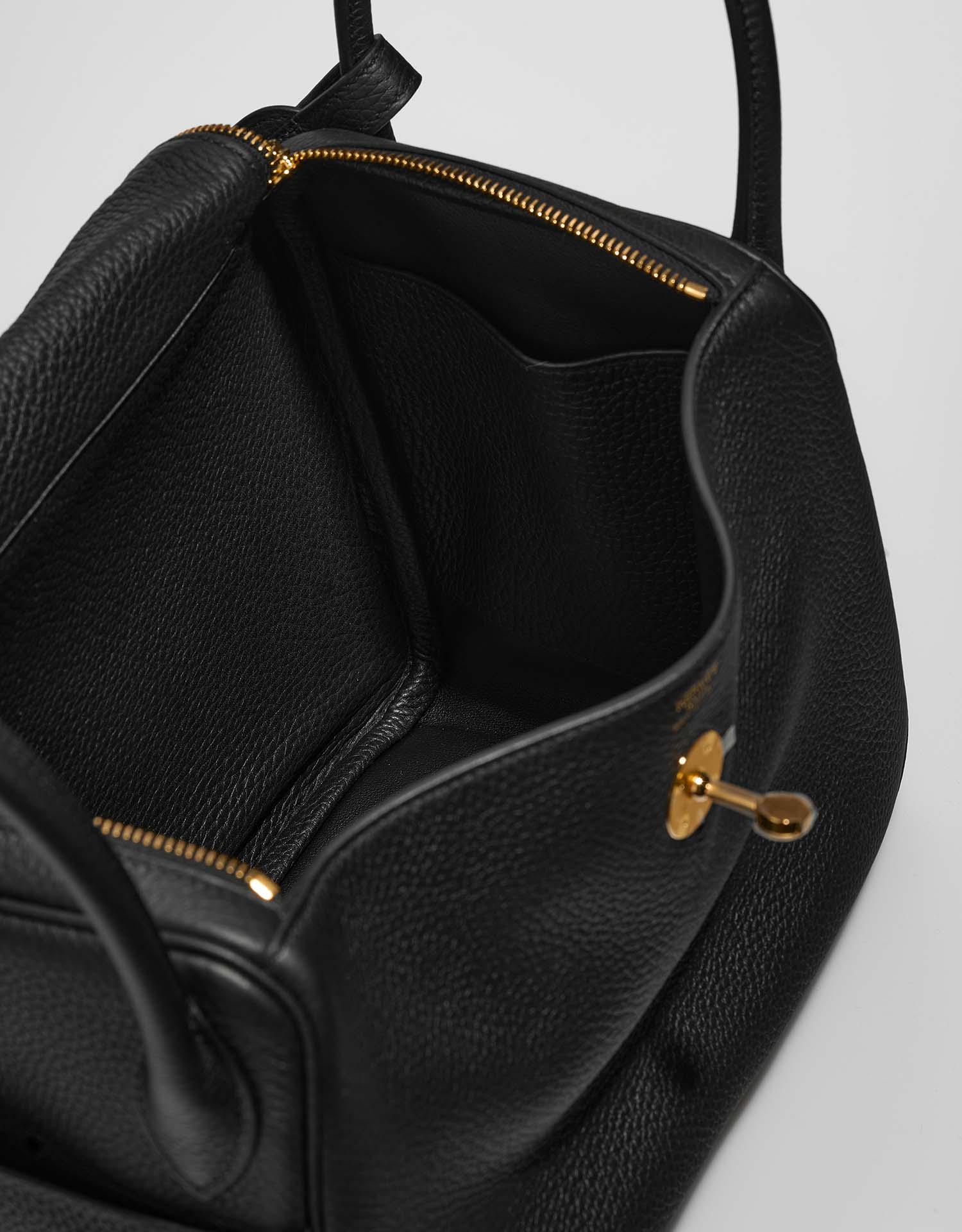 Hermès Lindy 30 Black Inside  | Sell your designer bag on Saclab.com