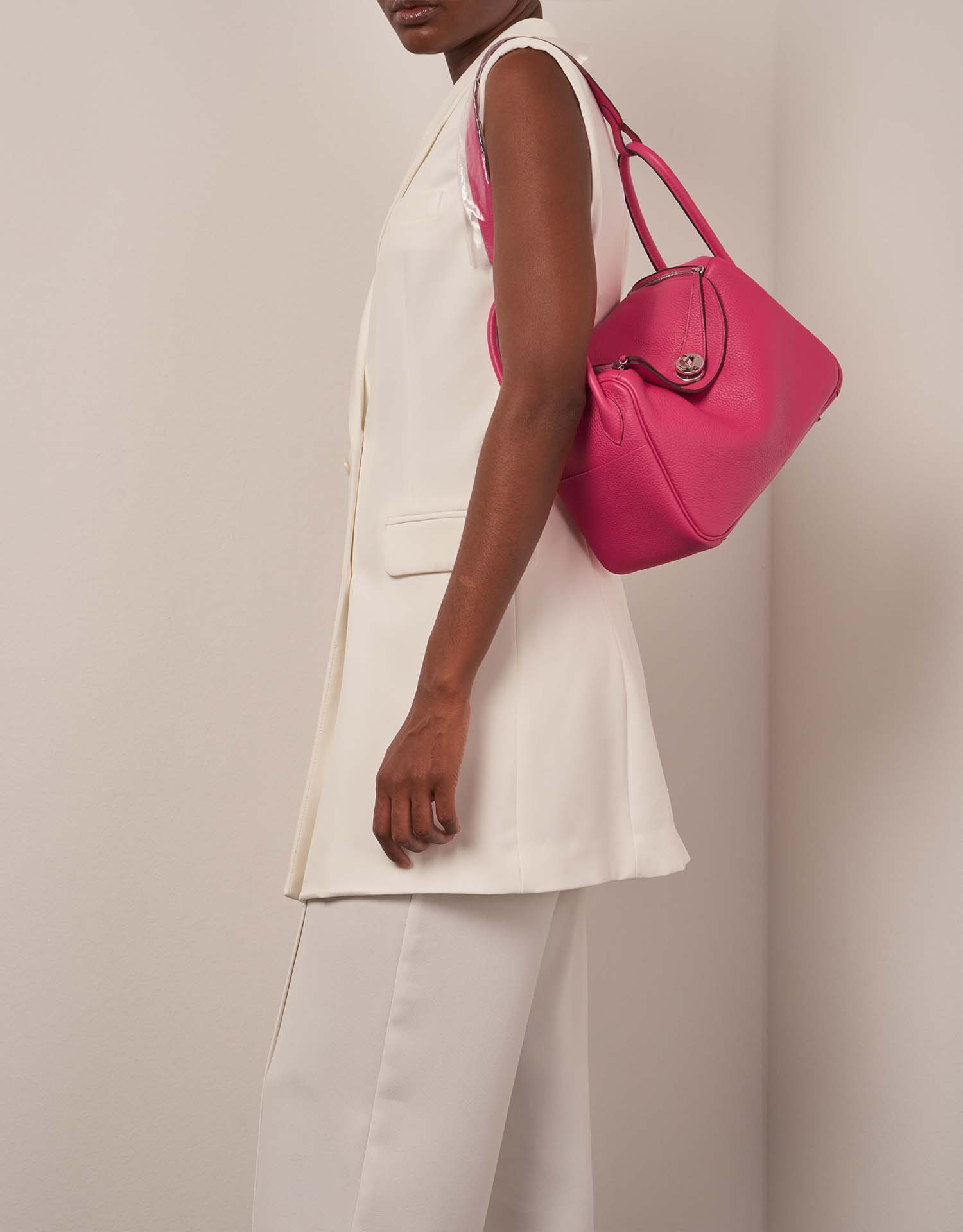 Hermès Lindy 26 RoseExtreme Sizes Worn | Sell your designer bag on Saclab.com