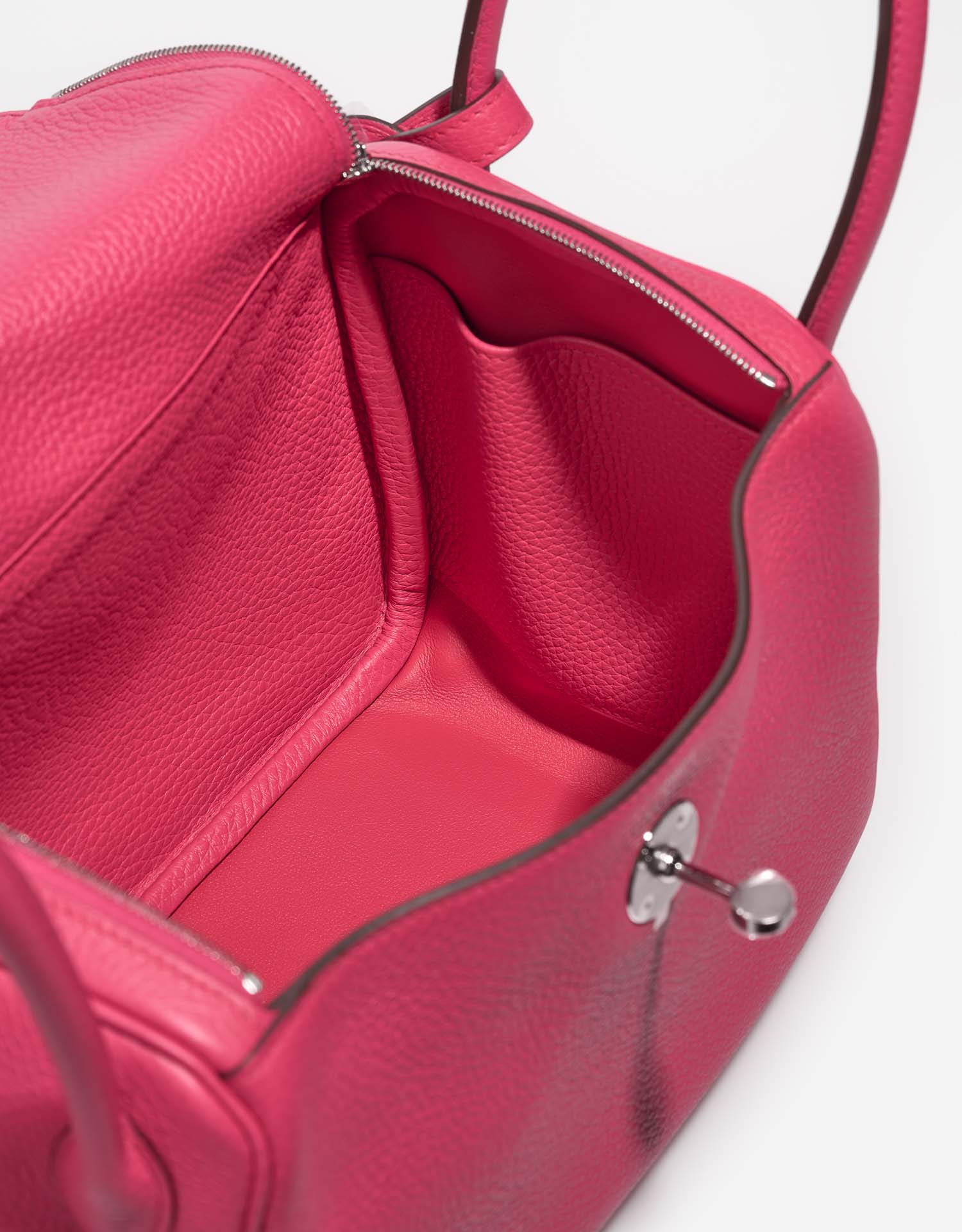 Hermès Lindy 26 RoseExtreme Inside  | Sell your designer bag on Saclab.com