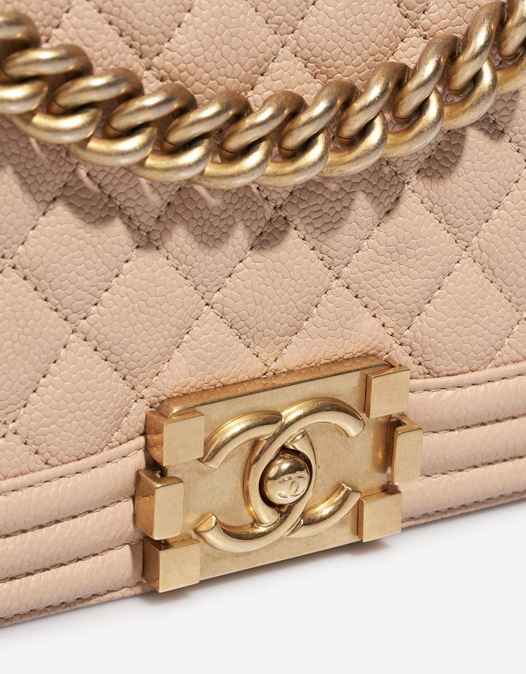 Chanel Boy OldMedium Beige Closing System  | Sell your designer bag on Saclab.com