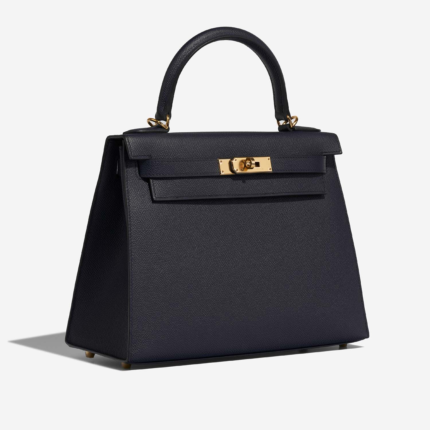 Hermès Kelly 28 BleuIndigo Side Front | Verkaufen Sie Ihre Designer-Tasche auf Saclab.com