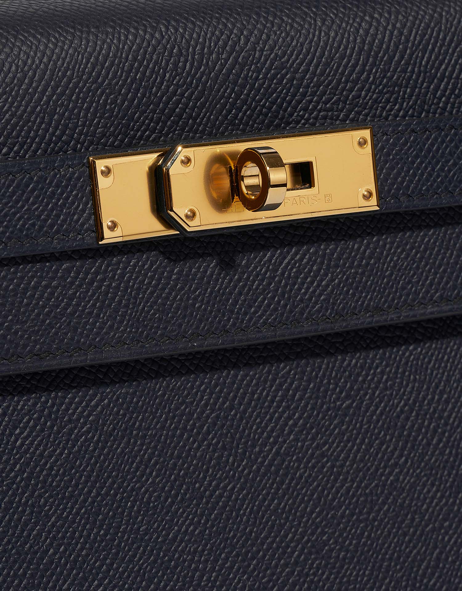 Hermès Kelly 28 BleuIndigo Système de fermeture | Vendez votre sac de créateur sur Saclab.com