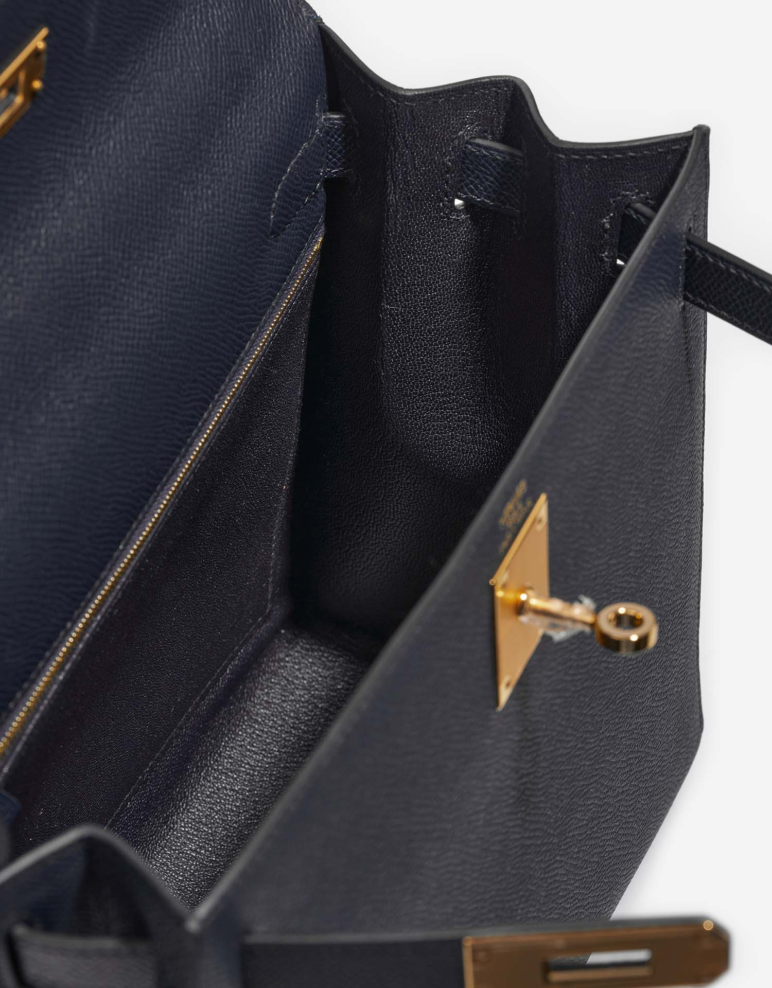 Hermès Kelly 28 BleuIndigo Inside  | Sell your designer bag on Saclab.com
