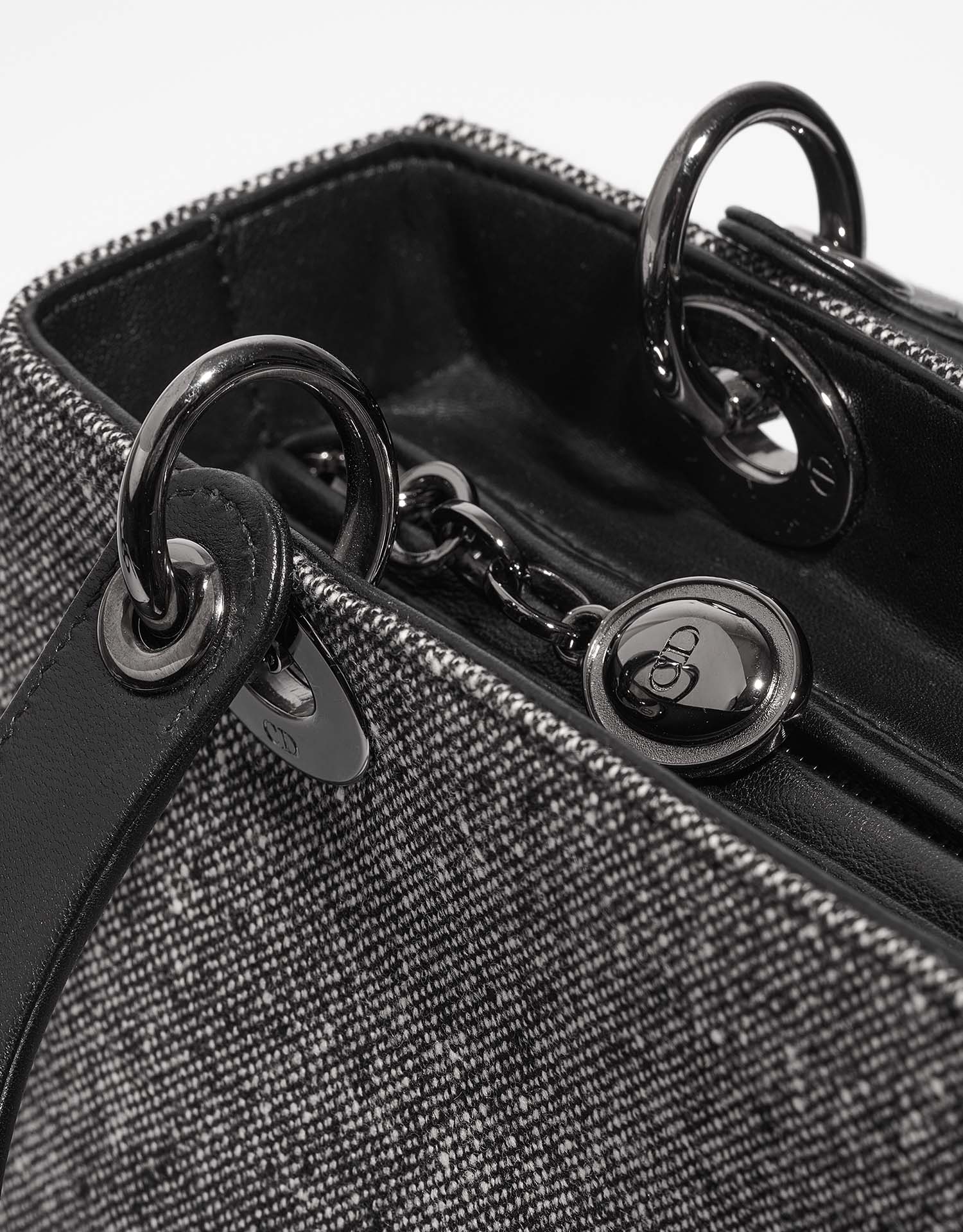 Dior Lady Medium Black-White Closing System | Sell your designer bag on Saclab.com