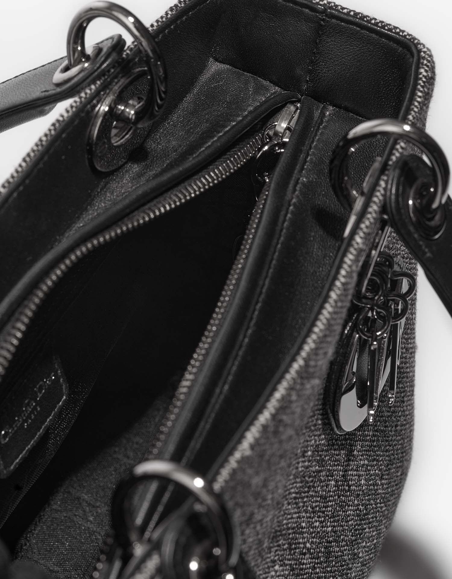 Dior Lady Medium Noir-Blanc Intérieur | Vendez votre sac de créateur sur Saclab.com