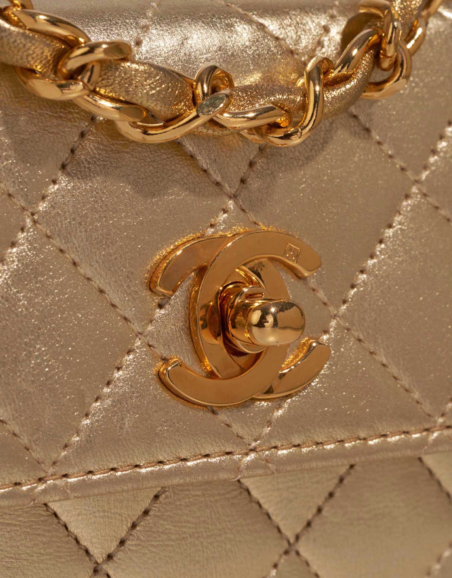 Chanel Timeless ExtraMini Gold Verschluss-System | Verkaufen Sie Ihre Designer-Tasche auf Saclab.com