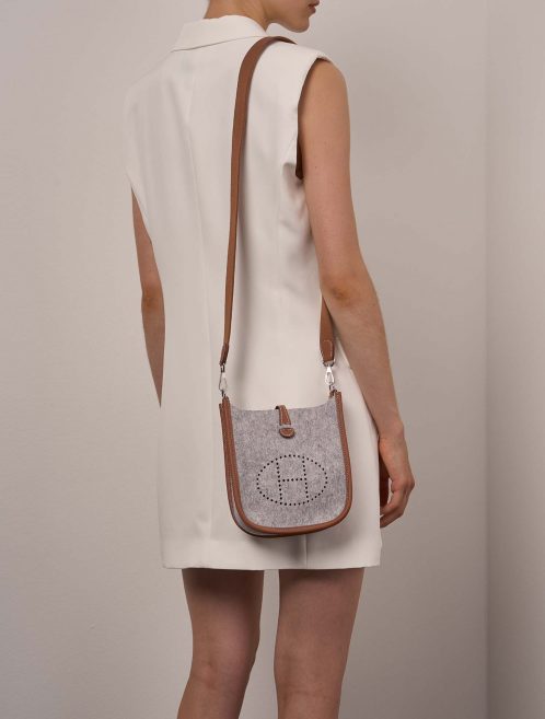 Hermès Evelyne 16 GrisClair-Gold Sizes Worn | Sell your designer bag on Saclab.com