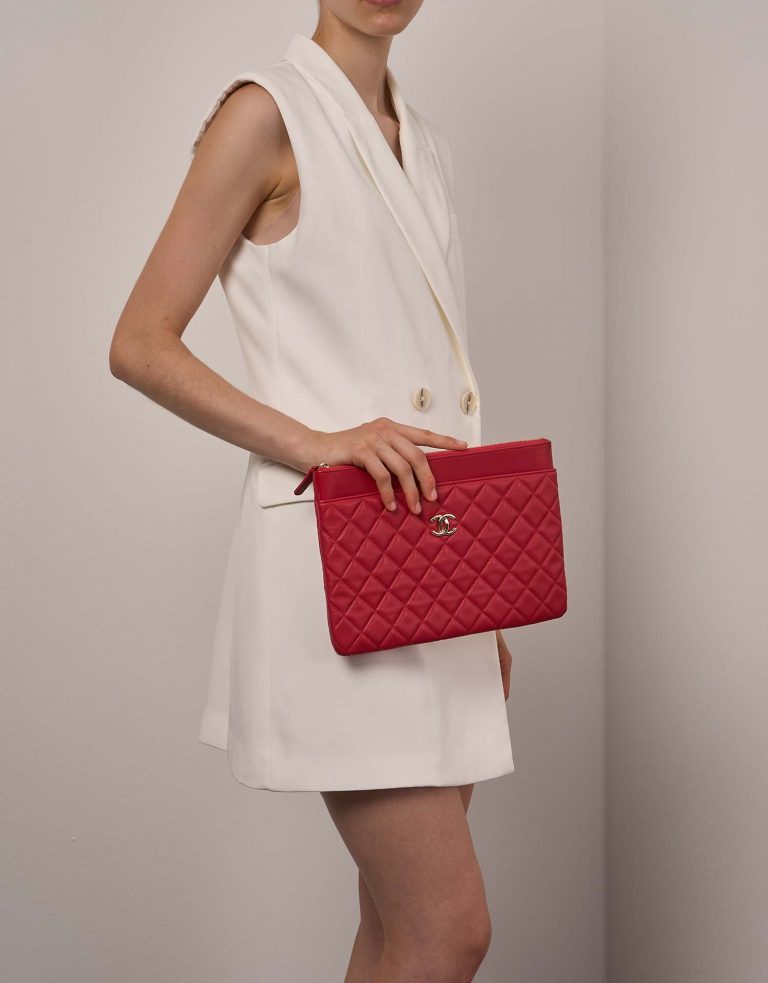 Chanel Classique Clutch Red Front | Vendez votre sac de créateur sur Saclab.com
