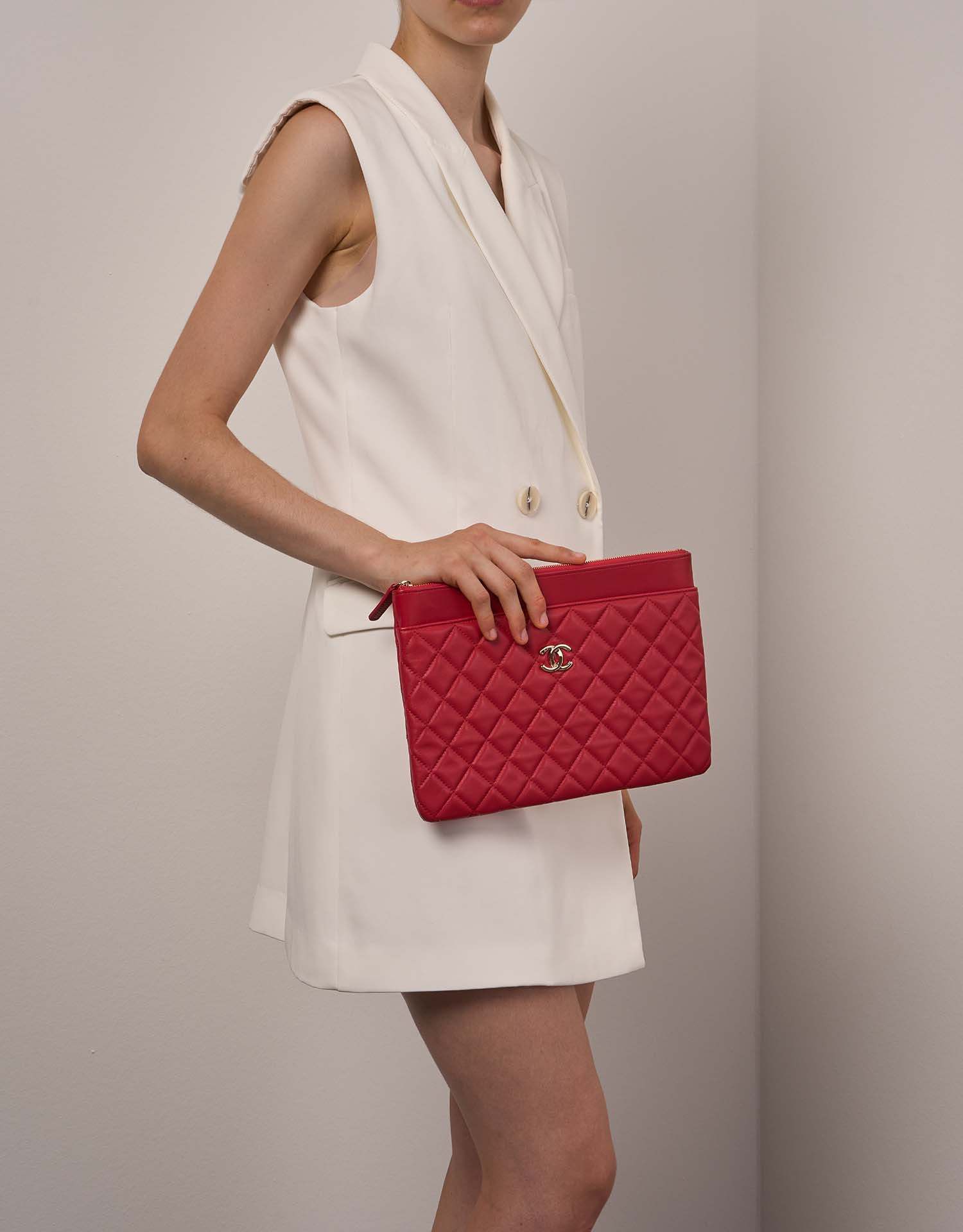 Chanel Timeless Clutch Rot Größen Getragen 1 | Verkaufen Sie Ihre Designer-Tasche auf Saclab.com