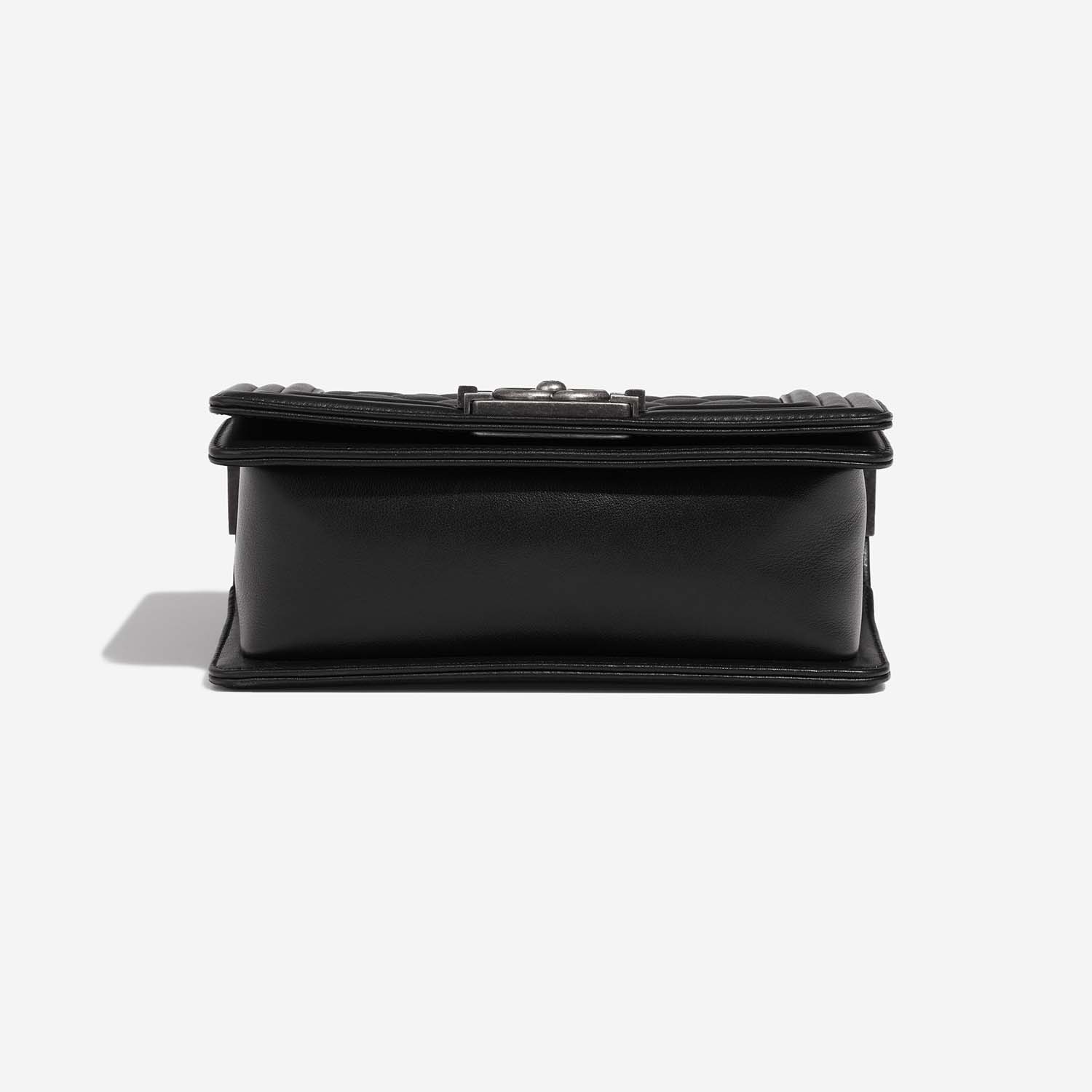 Chanel Boy Small Black Bottom  | Sell your designer bag on Saclab.com