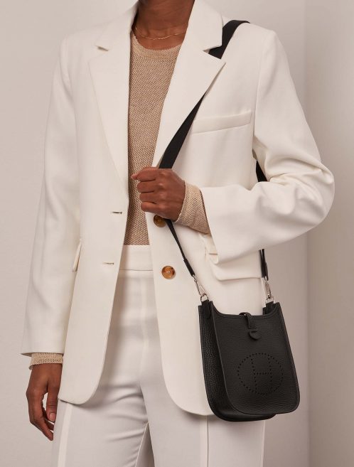 Hermès Evelyne 16 Schwarz Größen Getragen | Verkaufen Sie Ihre Designer-Tasche auf Saclab.com