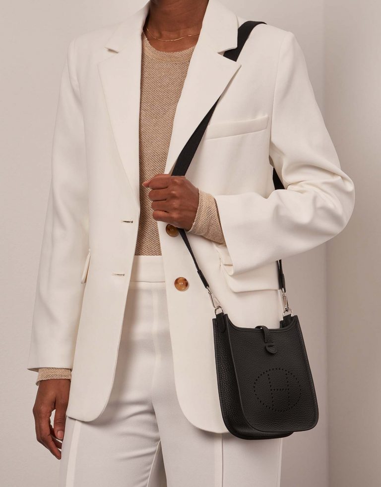 Hermès Evelyne 16 Black Front  | Sell your designer bag on Saclab.com