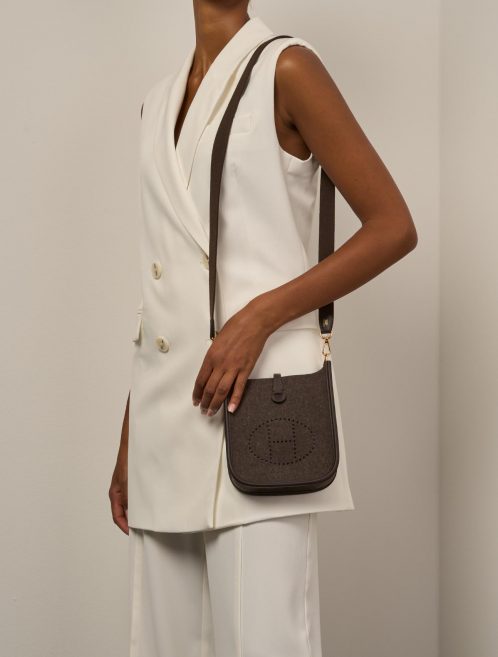 Hermès Evelyne 16 Ebene Sizes Worn | Sell your designer bag on Saclab.com