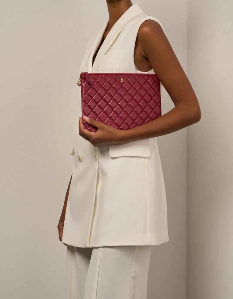 Chanel Classique Clutch Red Front | Vendez votre sac de créateur sur Saclab.com