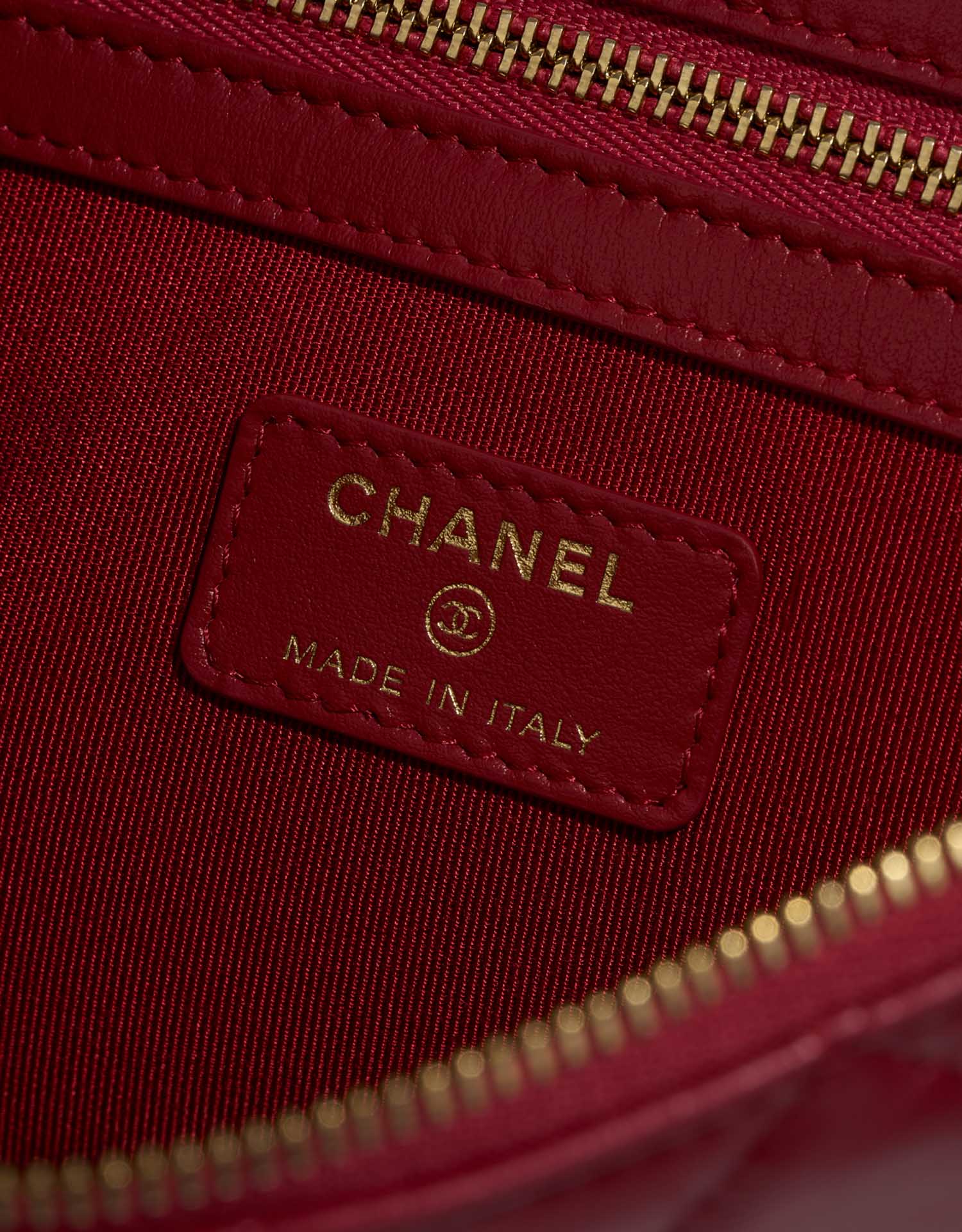 Chanel Timeless Clutch Red Logo | Verkaufen Sie Ihre Designer-Tasche auf Saclab.com