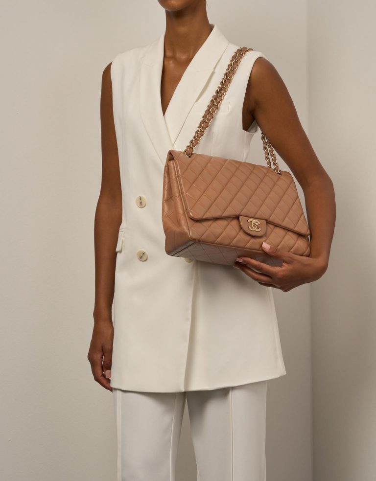 Chanel Classique Maxi Brown Front | Vendez votre sac de créateur sur Saclab.com
