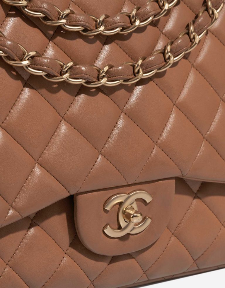 Chanel Timeless Maxi Brown Système de fermeture | Vendez votre sac de créateur sur Saclab.com