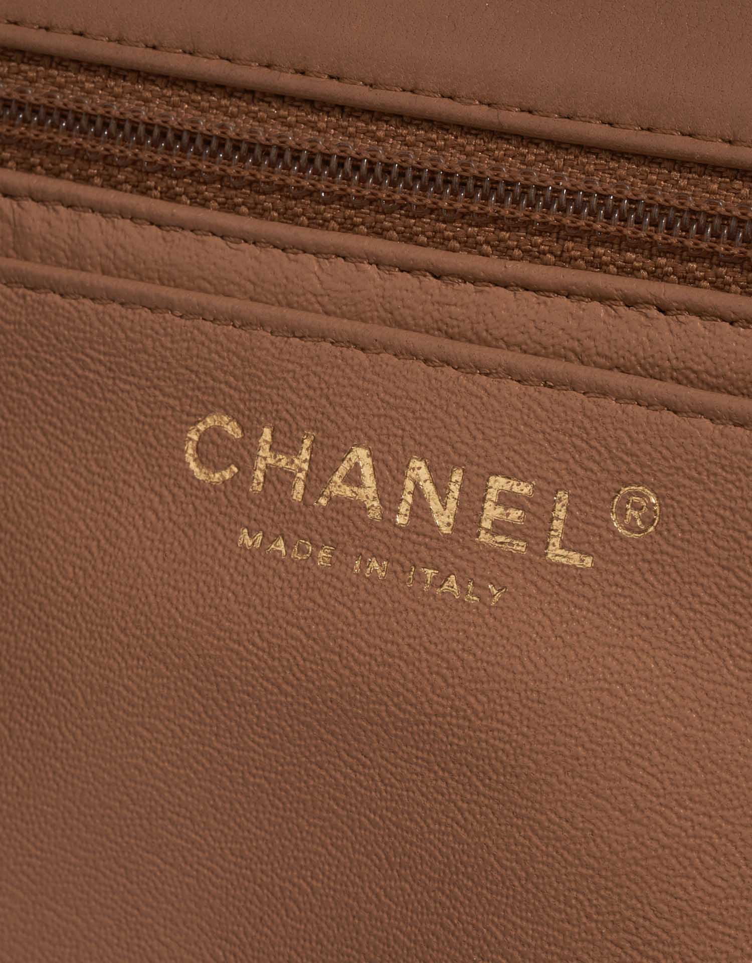 Chanel Timeless Maxi Brown Logo | Vendez votre sac de créateur sur Saclab.com