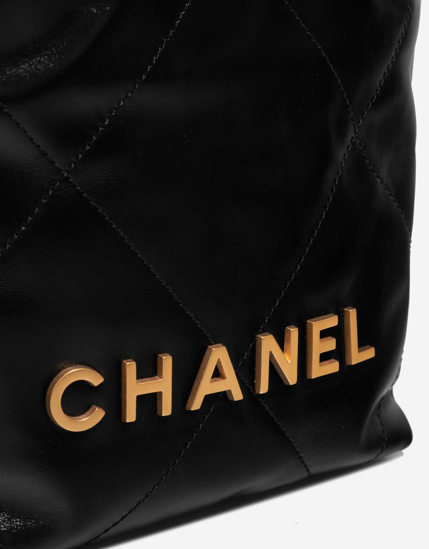 Chanel 22 Mini Black Closing System  | Sell your designer bag on Saclab.com