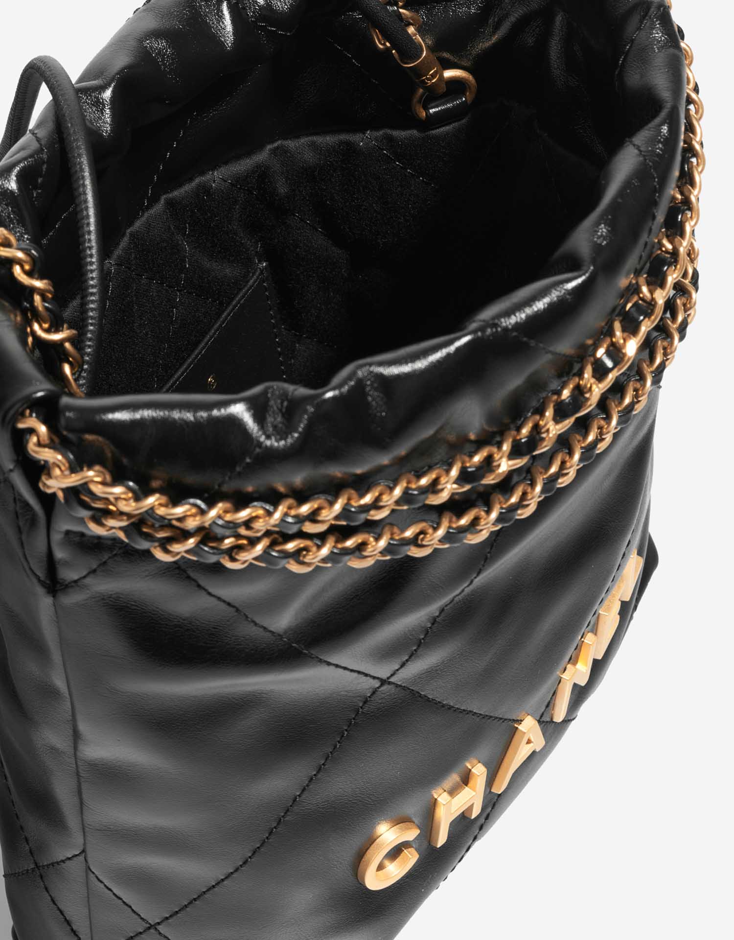 Chanel 22 Mini Black Inside  | Sell your designer bag on Saclab.com