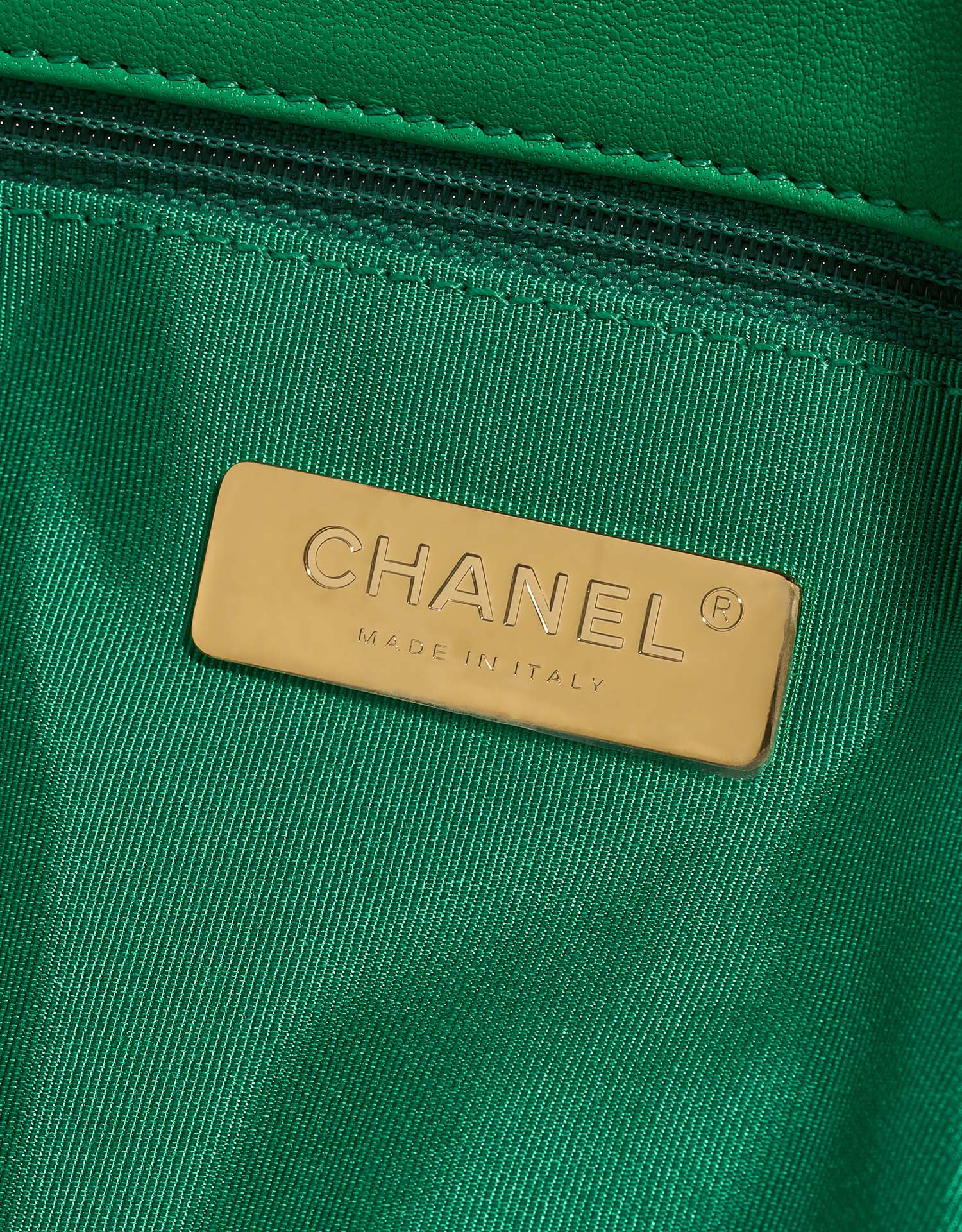 Chanel 19 MaxiFlapBag Green Logo  | Sell your designer bag on Saclab.com