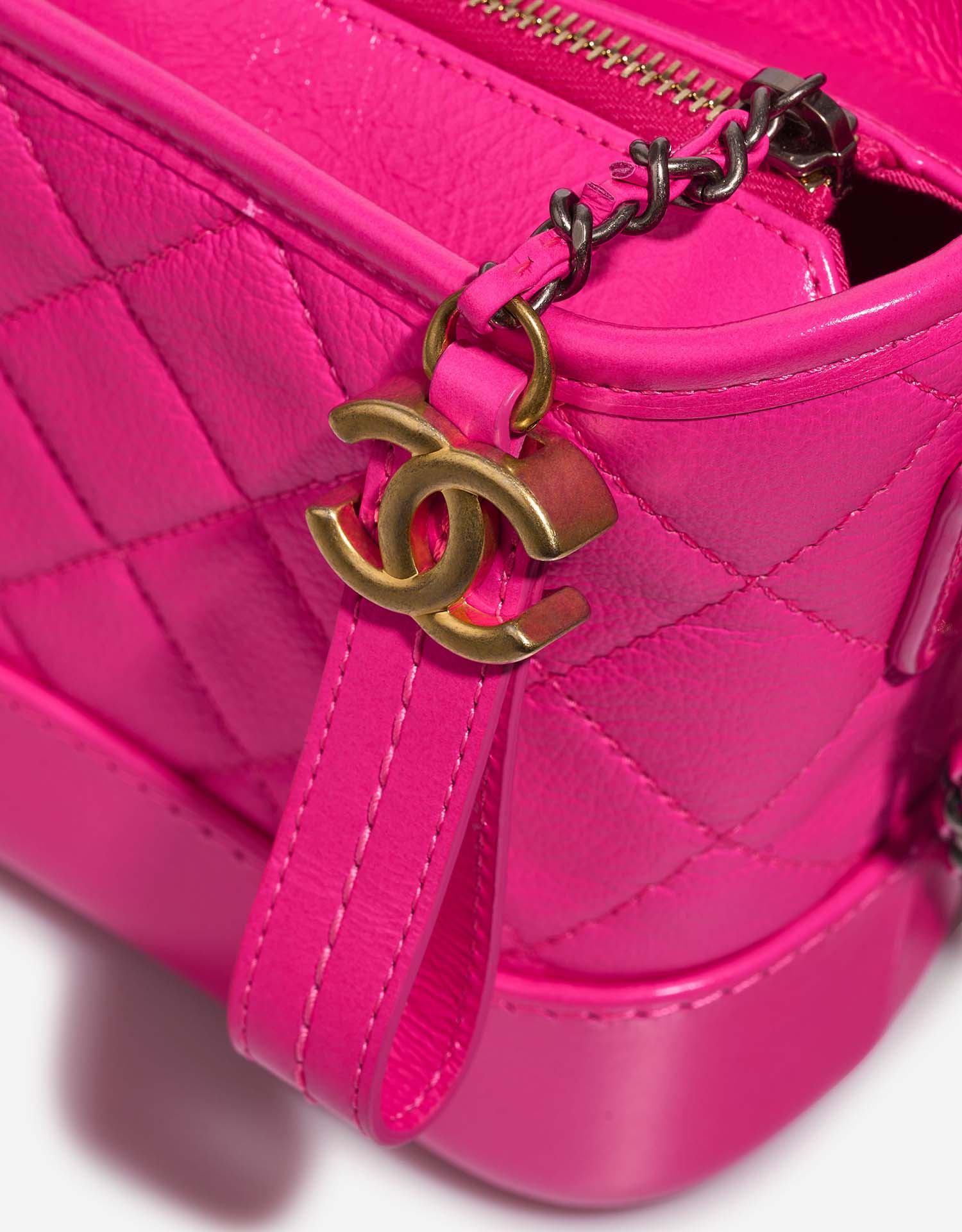 Chanel Gabrielle Small NeonPink Closing System  | Sell your designer bag on Saclab.com