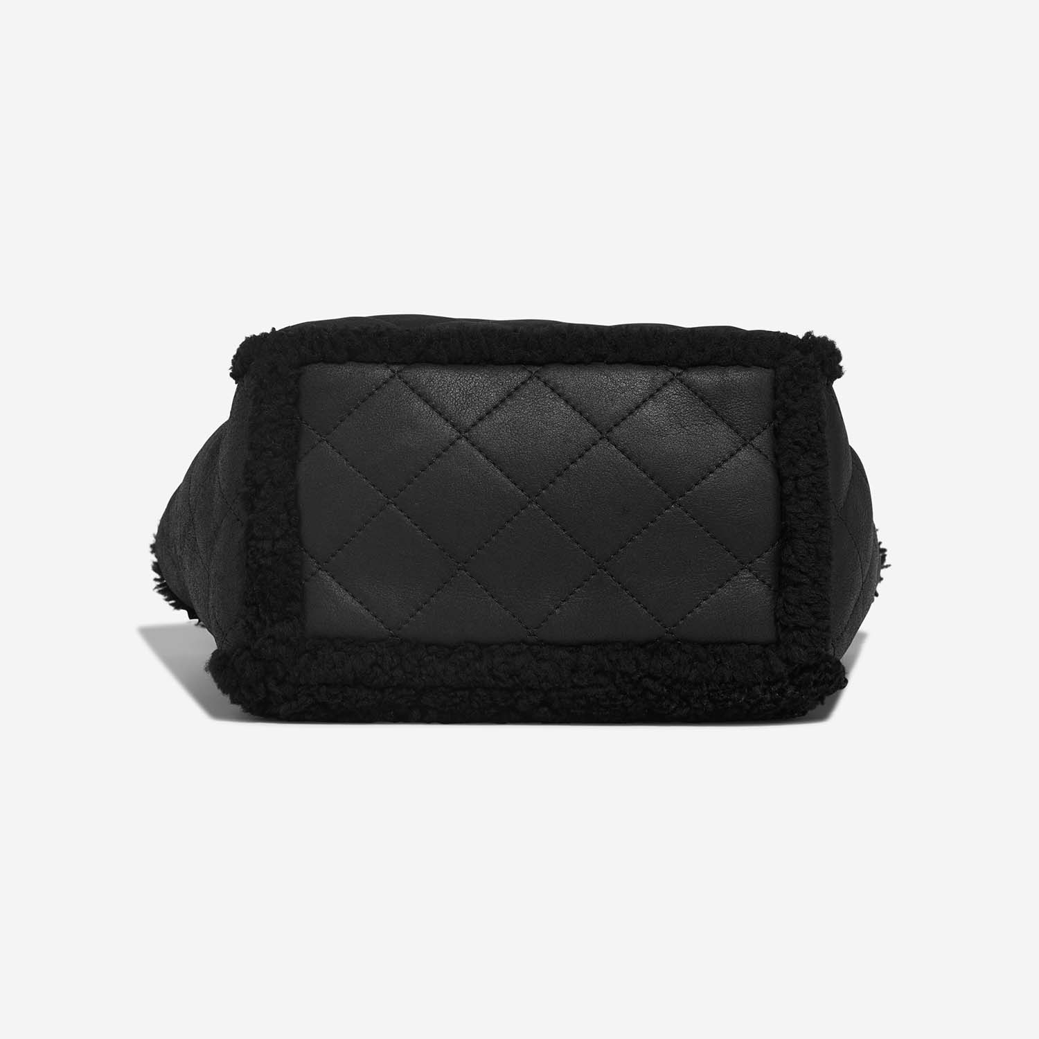 Chanel Coco Neige Flap Backpack Quilted Lambskin and Shearling Small For  Sale at 1stDibs