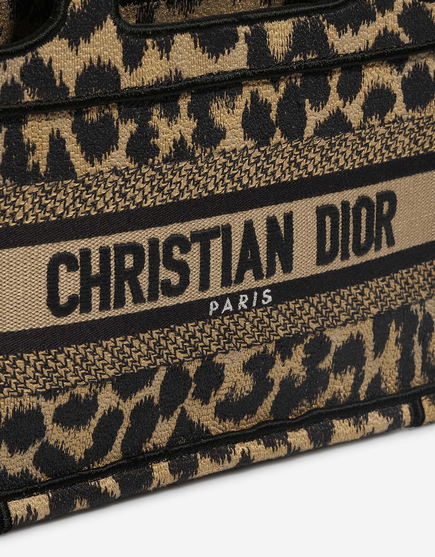 Dior BookTote Mini Leopard Closing System  | Sell your designer bag on Saclab.com